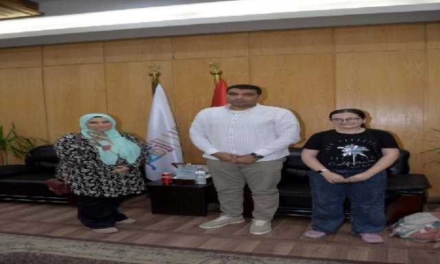 نائب محافظ الأقصر يكرم طالبة الإعدادية لحصولها على المركز الثالث جمهوريا بمسابقة الذكاء الاصطناعي