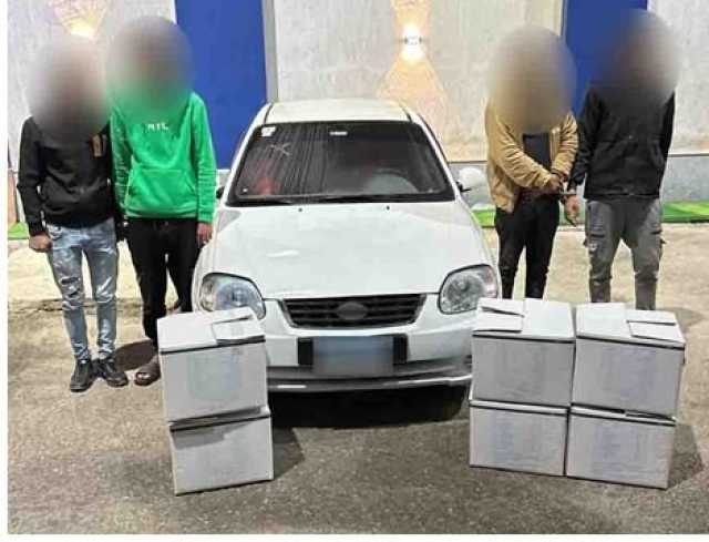 الداخلية تكشف ملابسات فيديو تضمن سرقة بعض الأشخاص لكراتين من أعلى سيارة نقل وتضبط الجناه
