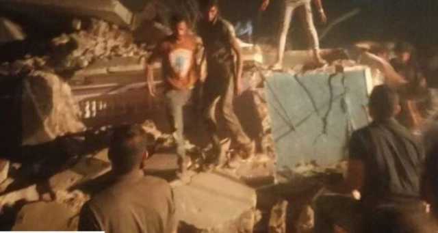 عاجل.. الحماية المدنية تنجح في استخراج 7 أشخاص من تحت انقاض عقار أسيوط المنهار