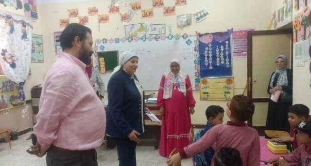 «مدير تعليم القاهرة» تتفقد عدد من مدارس العاصمة بعد عودة الدراسة