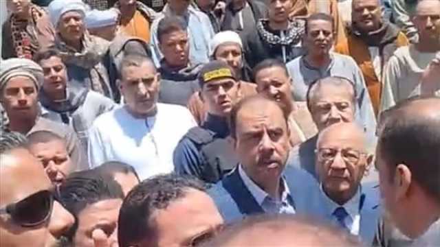 «أنت معندكش دم».. خناقة بين نائب محافظ سوهاج وسكرتير عام المحافظة خلال افتتاح مسجد بحضور المحافظ