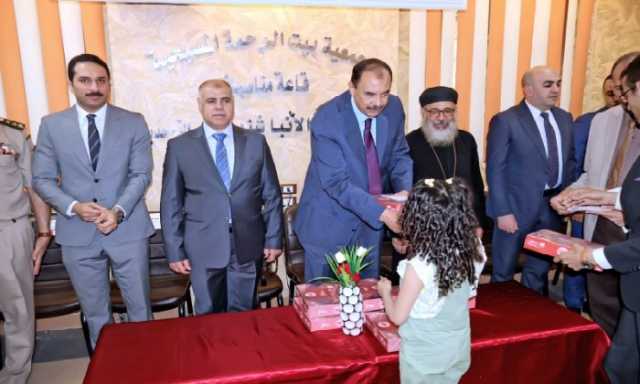محافظ سوهاج يشارك أطفال «بيت الرحمة» احتفالات عيد القيامة المجيد ويوزّع الهدايا والكسوة