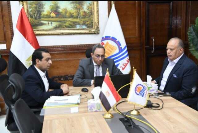 محافظ قنا يطلق «فيديو كونفرانس» ميدانيًا.. تكثيف التواجد ورفع كفاءة الخدمات على رأس الأولويات