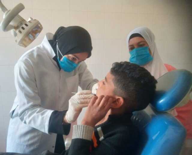فحص وتوفير العلاج لـ 860حالة في قافلة مجانية ببني سويف
