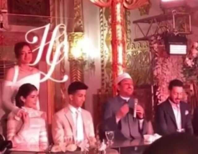 الخطيب أبرز الحضور في عقد قران ليلى أحمد زاهر على هشام جمال