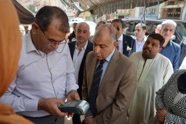 خلال حملة تموينية مفاجئة.. محافظ المنيا يغلق أحد المخابز المخالفة ببنى مزار