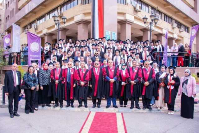 «تجارة طنطا» تحتفل بتخرج دفعة 2024 وتُكرم المتميزين