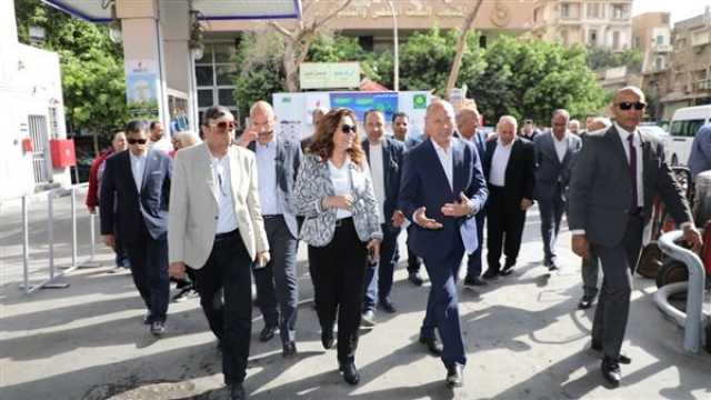 وزيرة التنمية المحلية ومحافظ القاهرة يتفقدان موقفي عبد المنعم رياض والسيدة عائشة ومحطات الوقود