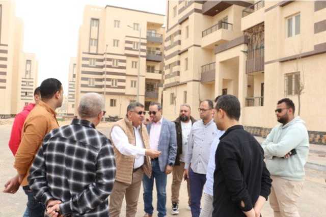 وزير الإسكان يتابع المشروعات السكنية والمرافق والطرق بمدينة السادات