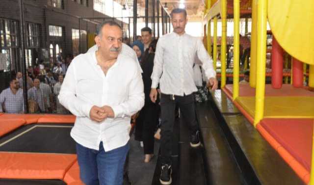 محافظ أسيوط يشارك فتيان وفتيات داري 'الحنان والصفا' للأيتام فرحتهم بعيد شم النسيم