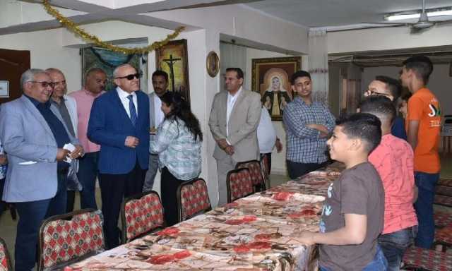 محافظ الأقصر يهنئ الأطفال باحتفالات عيد القيامة المجيد