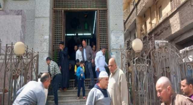 محافظ الدقهلية يفاجئ المصليين بصلاة الجمعة بمسجد المنشية في شربين