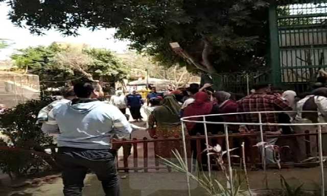 رغم ارتفاع درجات الحرارة.. توافد الزوار على حديقة حيوان الفيوم للاحتفال بشم النسيم