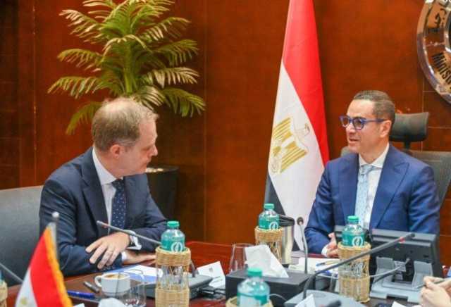 وزير الاستثمار يلتقي السفير البريطاني بالقاهرة لبحث سبل تعزيز التعاون الاقتصادي