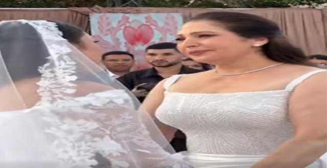 بالرقص والدموع.. نهلة رأفت تخطف أنظار المتابعين بحفل زفاف ابنتها
