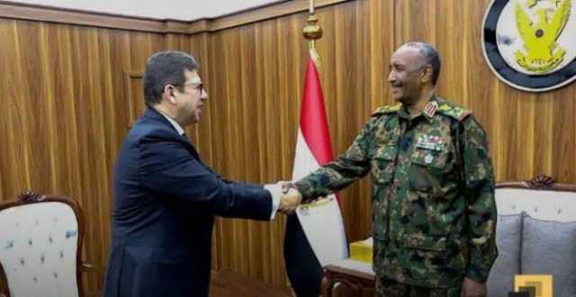 عاجل.. رئيس المخابرات العامة يلتقى بالفريق عبد الفتاح البرهان فى بورسودان