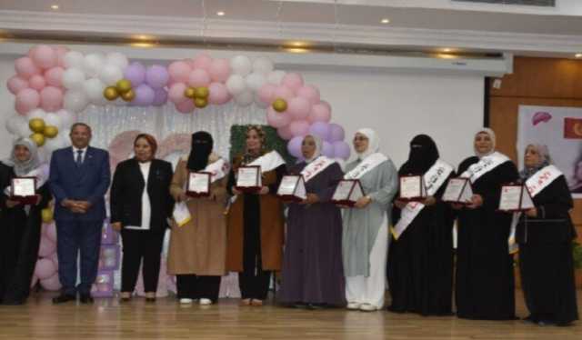محافظ بورسعيد يُكرّم الأمهات المثاليات على مستوى المحافظة