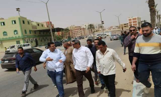 محافظ السويس يتفقد عددًا من الشوارع للوقوف علي أعمال الرصف والتطوير