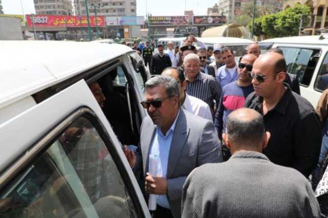 سكرتير عام مساعد الجيزة يتابع انتظام العمل بمواقف السرفيس والتزام السائقين بالتعريفة الجديدة