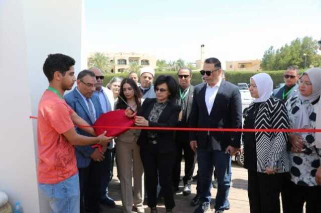 نائب محافظ البحر الأحمر تفتتح معرض ديارنا للحرف اليدوية بالغردقة