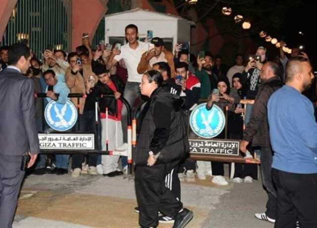 ملامح الحزن تسيطر على وجه هشام ماجد وويزو في عزاء سليمان عيد «صور»