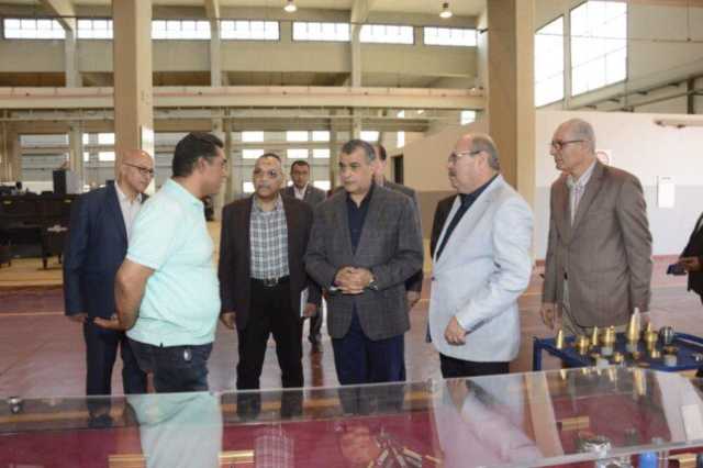 وزير الدولة للإنتاج الحربي يتابع سير العملية الإنتاجية بشركتي «مصنع 18و300 الحربي»