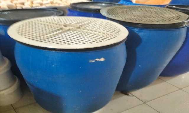 ضبط 9 أطنان مخللات و300 لتر زيت طعام مجهول المصدر في حملة بالشرقية