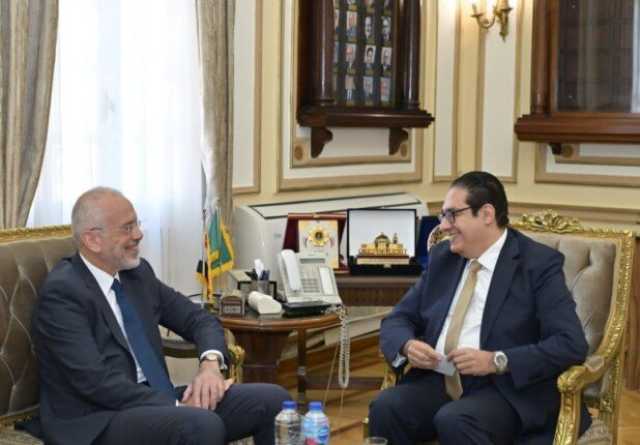 رئيس جامعة القاهرة والسفير اليوناني بمصر يبحثان سبل تعزيز التعاون المشترك