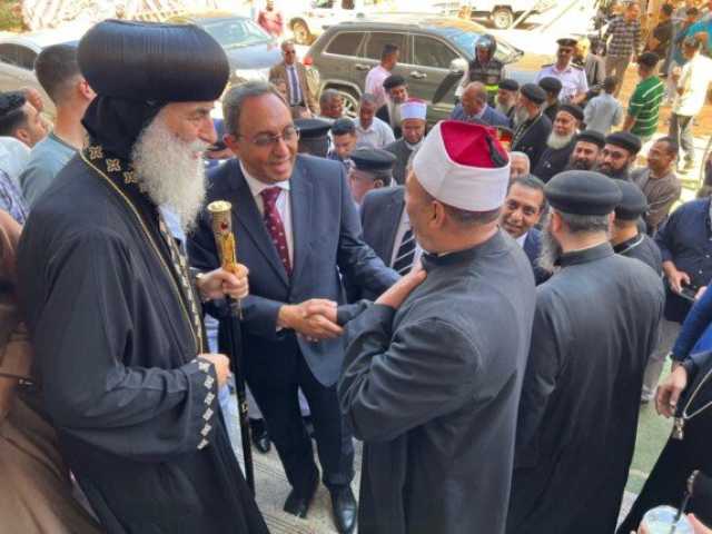 محافظ قنا يزور مطرانية قوص لتقديم التهنئة بعيد القيامة المجيد