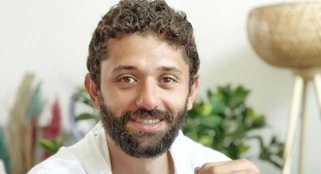 كريم محمود عبد العزيز يدعو إلى اختفاء السوشيال ميديا.. هكذا رد عليه المتابعون