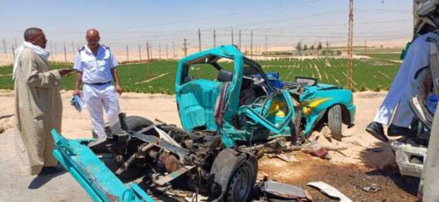 العربيات اتقسمت نصفين.. ارتفاع ضحايا تصادم 'الموت' بالمنيا لـ 8 وفيات و25 مصابًا