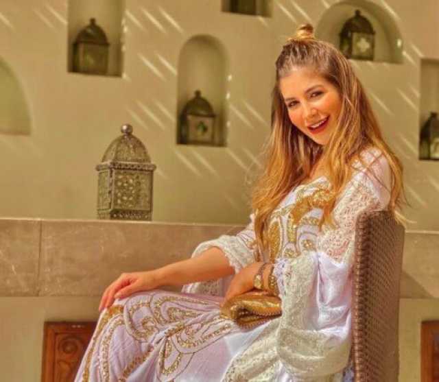 ملك قورة تحتفل بحصولها على الإقامة الذهبية في الإمارات