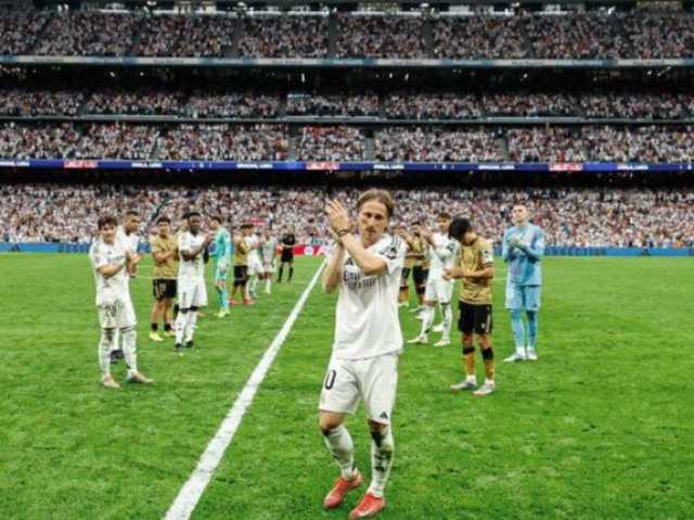 «لا تبكوا لكن ابتسموا».. كيف ودع لوكا مودريتش جماهير ريال مدريد بعد لقاء سوسيداد؟