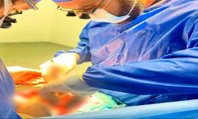 فريق طبي بمستشفى العجمي يُنقذ حياة مريض بعد طعنة نافذة في الصدر