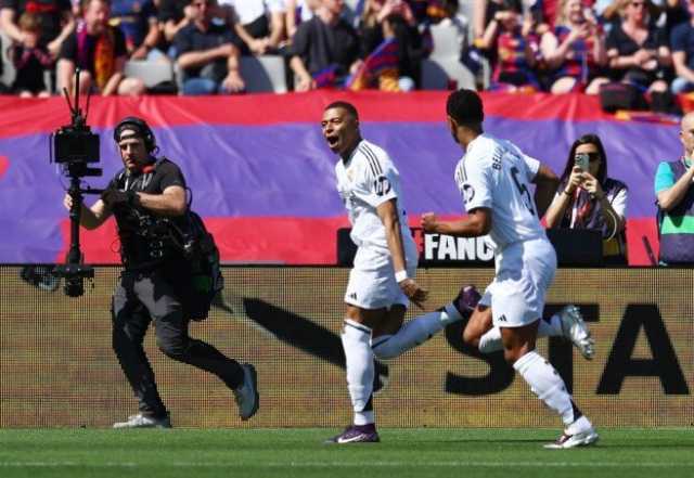 برشلونة ضد الريال.. مبابي يوقع على الهاتريك ويقلب الفارق للميرنجي «فيديو»