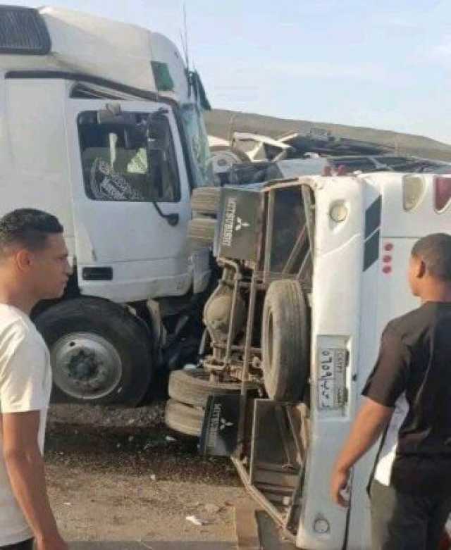 إصابة 21 شخصًا في حادث تصادم مروع بين تريلا وأتوبيس بالشرقية