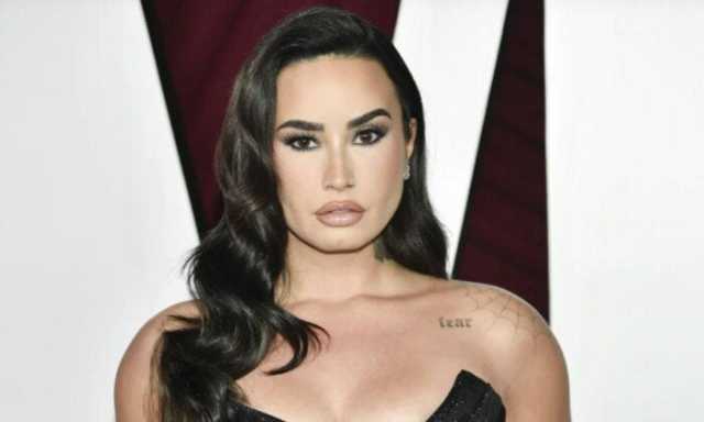 المغنية الأمريكية لوفاتو تتزوج من مؤلف الأغاني جوتس في كاليفورنيا