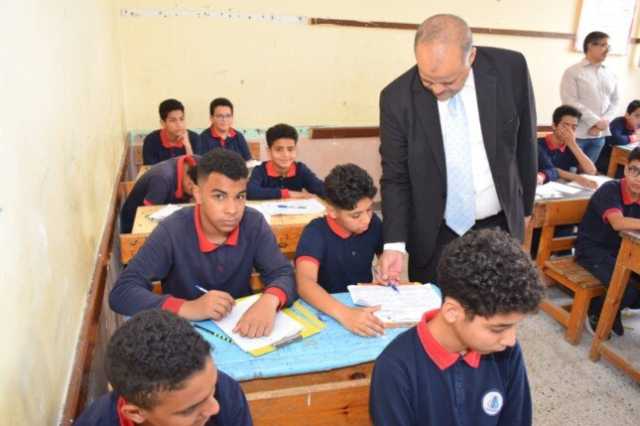 مدير «تعليم بورسعيد» يُشيد بانضباط وهدوء امتحانات النقل بمدارس بورفؤاد