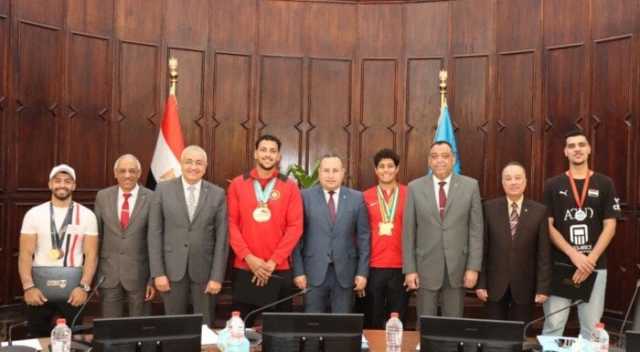 مجلس جامعة الإسكندرية يكرم طلاب «التربية الرياضية» الحاصلين على بطولات دولية