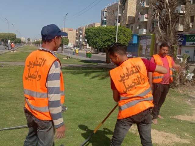 مواصلة أعمال رفع كفاءة المسطحات الخضراء بمداخل ومخارج الإسماعيلية