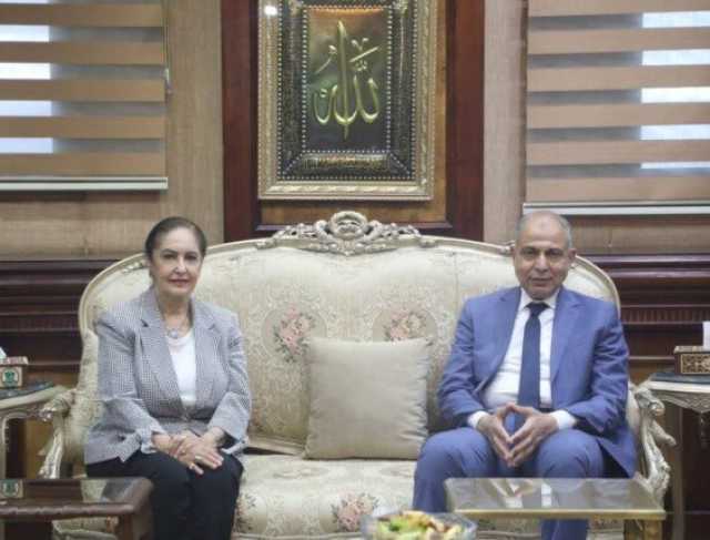 محافظ المنيا يؤكد دعمه لبرامج تمكين الشباب ومكافحة الهجرة غير الشرعية خلال لقاء مع اللجنة الوطنية
