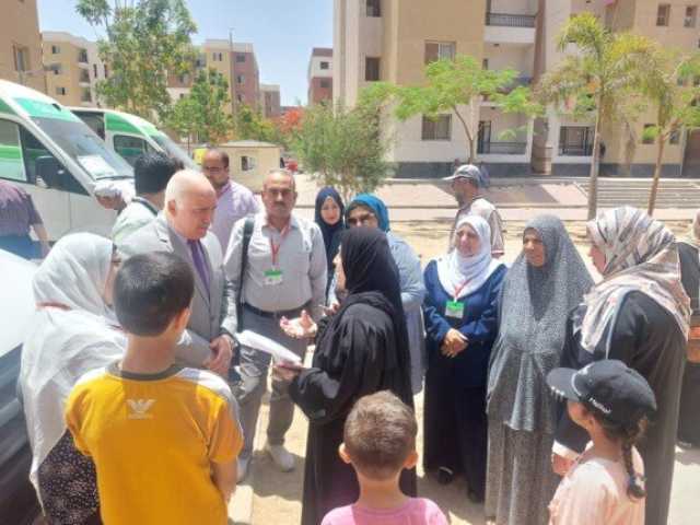 مدير الصحة بالقليوبية يتفقد القافلة العلاجية بحي روضة العبور لدعم أهل غزة