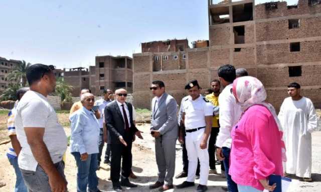 محافظ الأقصر يوجه بإزالة مبنى مكون من طوابق بإسنا