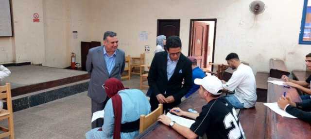 رئيس جامعة بنها يتفقد سير الامتحانات بكليتي الزراعة والطب البيطري