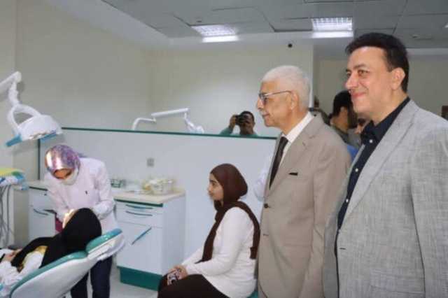 رئيس جامعة المنوفية يتفقد العيادات الخارجية بطب الأسنان ويعلن علاج ٩٠٠٠ حالة مجانا