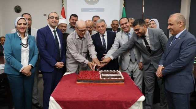 محافظ الإسماعيلية يُكرم اللجنة المعنية بمتابعة توريد محصول القمح