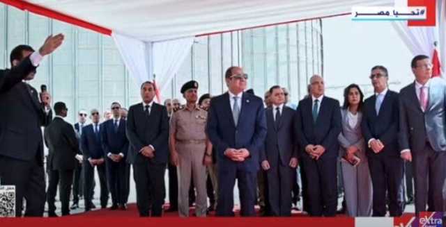 الرئيس السيسي يتفقد منطقة الصوامع بمدينة مستقبل مصر الصناعية.. فيديو