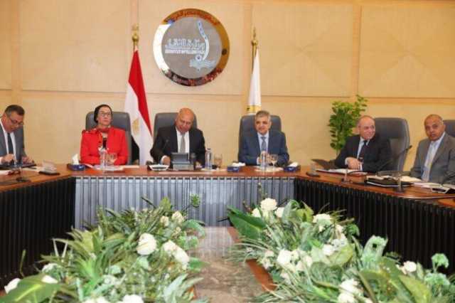 'الوزير' يبحث تقديم خدمة جمع المخلفات الصلبة من السفن العابرة لقناة السويس