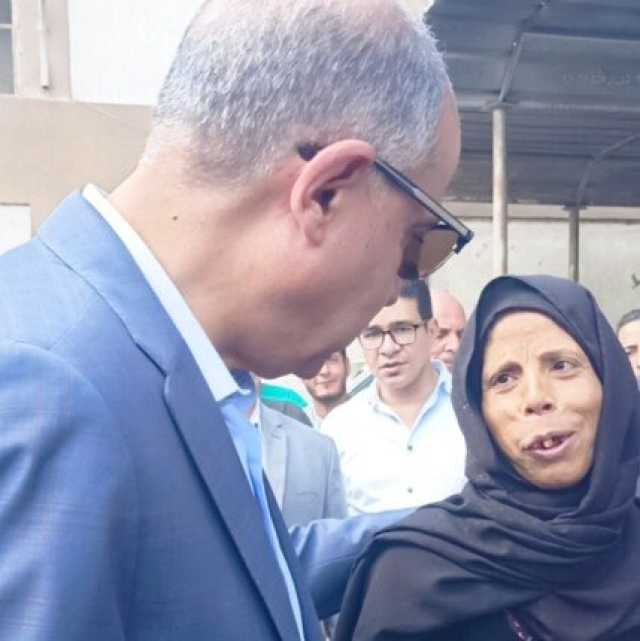«وقفته في الشارع».. محافظ المنيا يتدخل شخصياً لإنقاذ حياة سيدة مريضة في أبوقرقاص