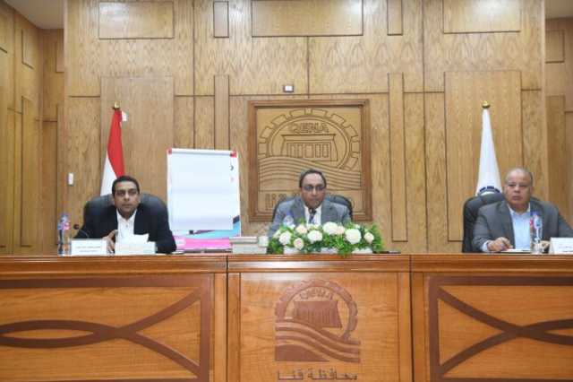 محافظ قنا يعقد اجتماعًا موسعًا لمتابعة آليات العمل وتحديد أولويات المرحلة المقبلة